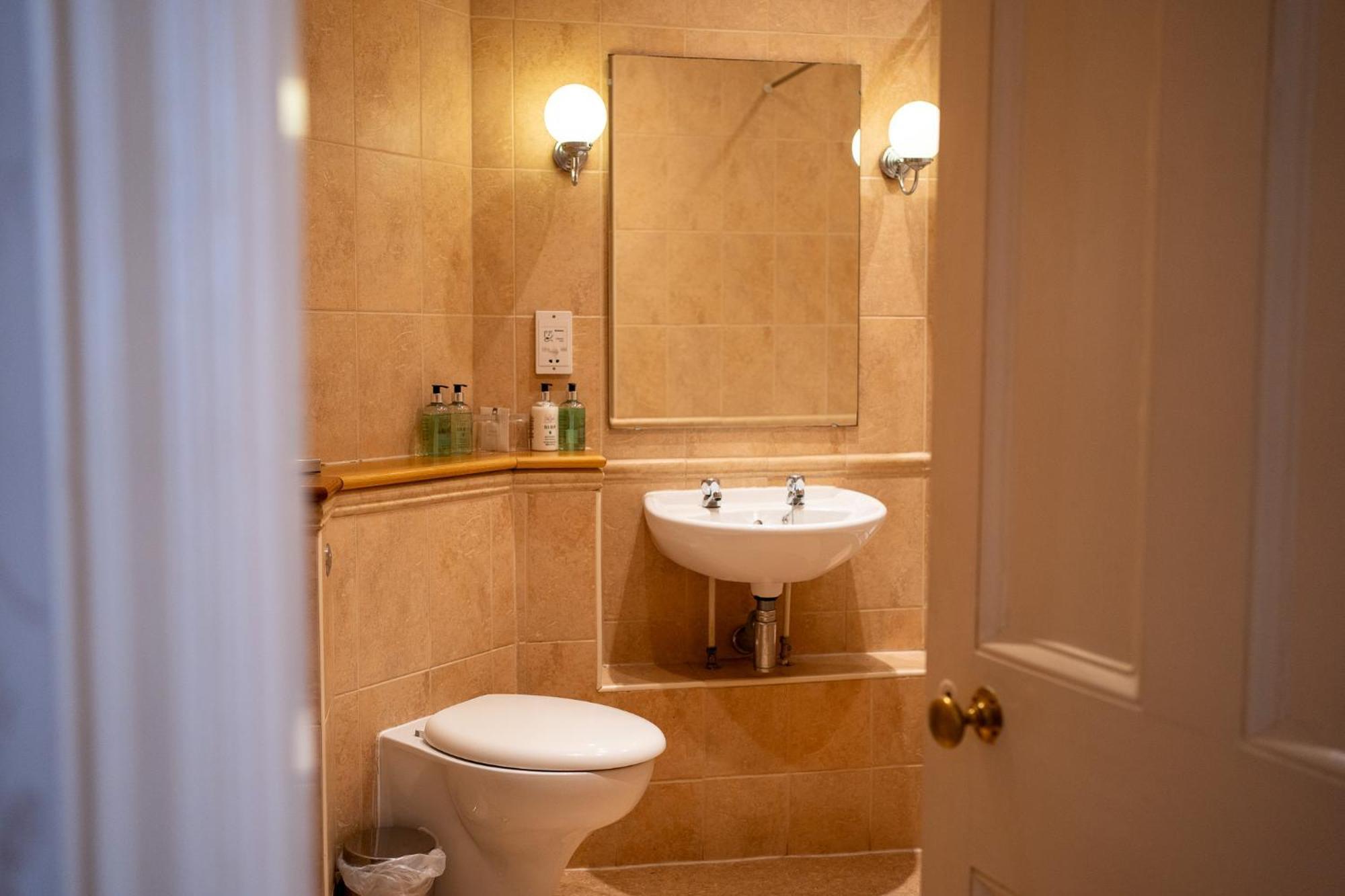 The Royal Lion Hotel Lyme Regis Rum bild