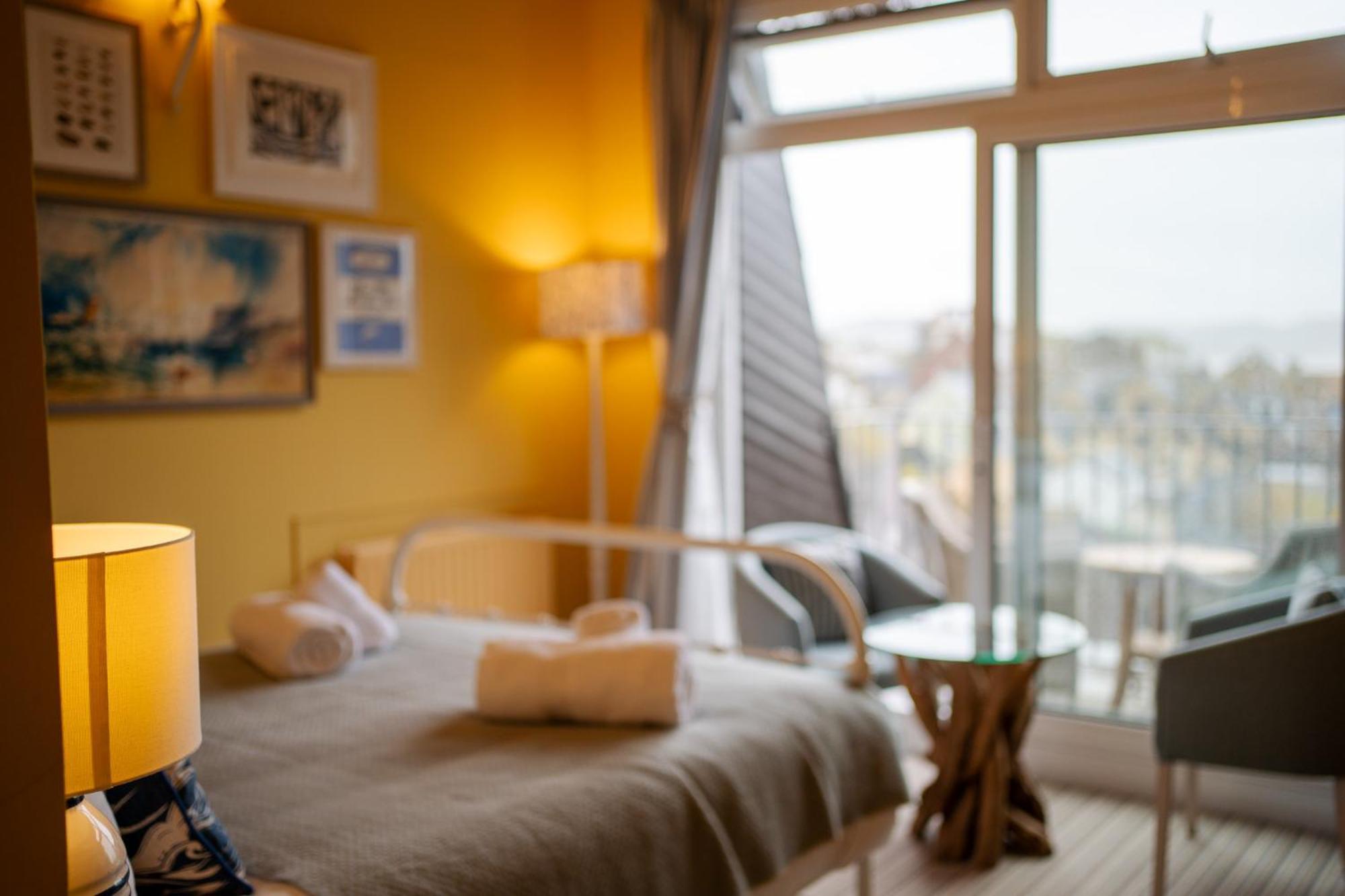The Royal Lion Hotel Lyme Regis Rum bild