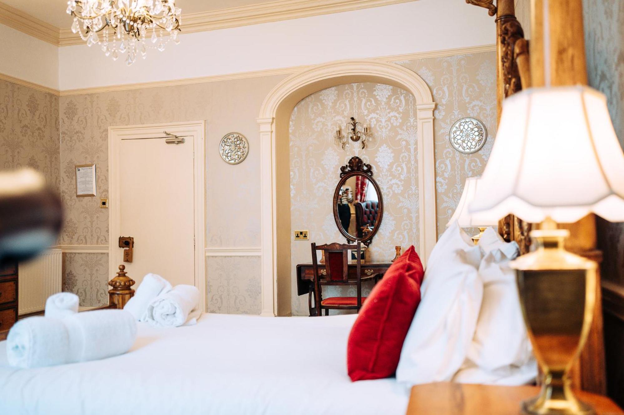 The Royal Lion Hotel Lyme Regis Rum bild